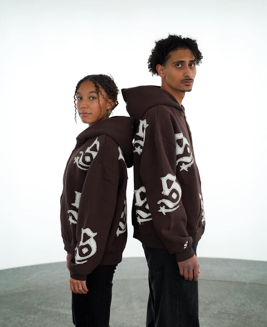 Zip Hoodie braun mit weißen Synthez Patches relaxed fit für Damen und Herren