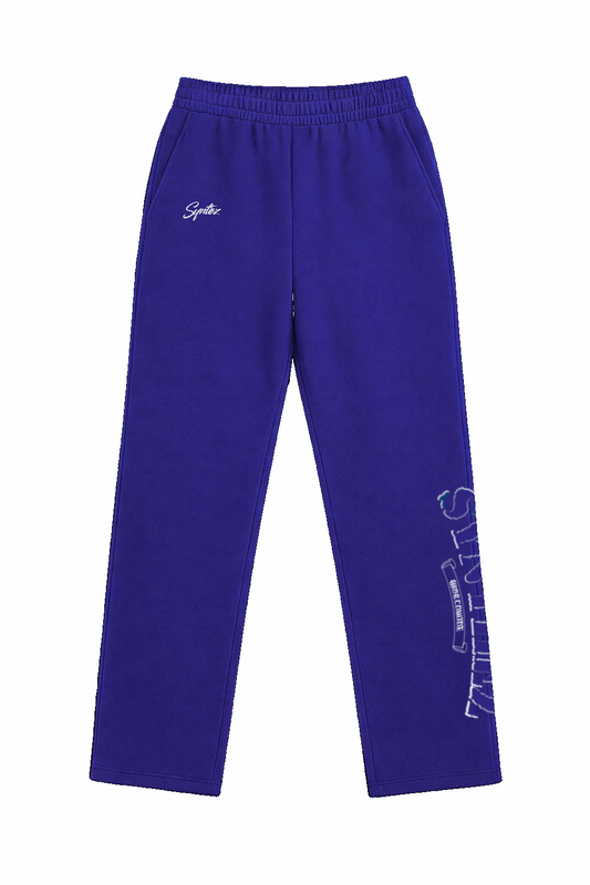 Jogger blau mit weißem Synthez Logo und Print am Bein