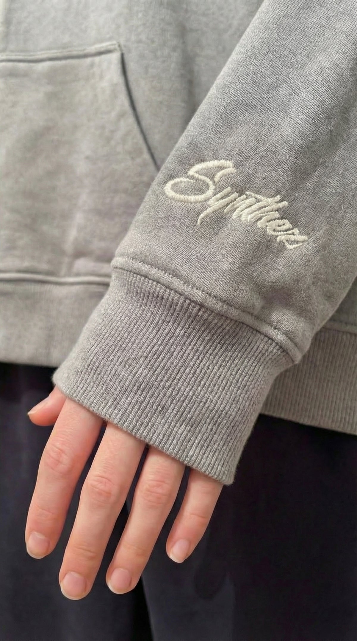 Tracksuit basic grau mit hochwertiger Synthez Stickerei