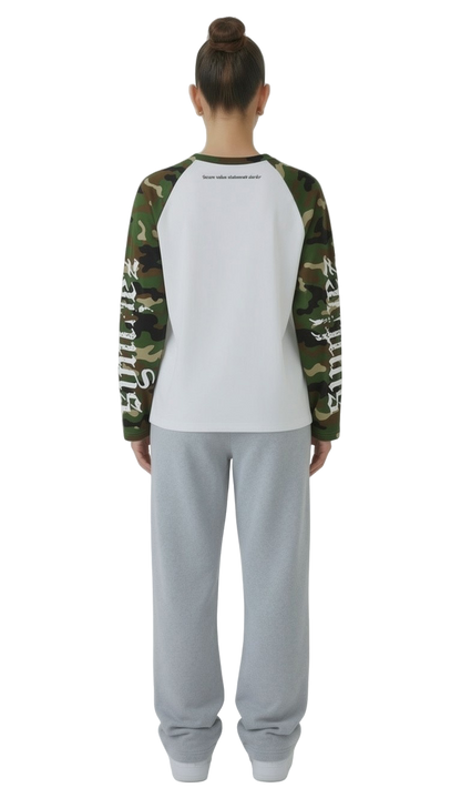 Longsleeve camouflage green streetwear drop für Frauen mit backprint