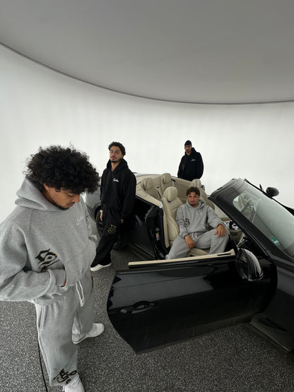 Tracksuits Camouflage in grau und schwarz